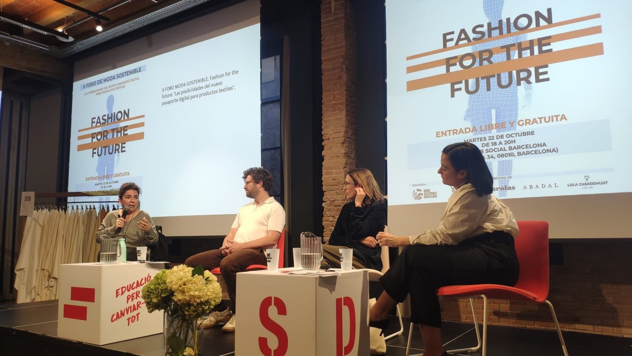 We participated in the round table of the X Sustainable Fashion Forum